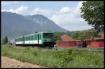 Diesel Triebwagen 97-0576-5 ex SNCF hat gerade den Bahnhof Zarnesti verlassen und fährt hier am 21.5.2015 als Zug 14709 von Regio Trans nach Brasov.