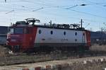 E-Lok 41-0735-1 wartet am 02.01.2017 in Bahnhof Drobeta Turnu Severin.