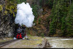 Am Mittag des 15.04.2023 trifft CFF 764-480  Botizu  mit hungrigen Reisenden in der Endstation des Touristenzugs  Staţia Paltin, Rumänien ein