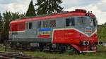 Diesellok 92-53-0-600934-9 manoevriert im neuen Kleid am 13.09.2017 in Bahnhof Targu Mures.