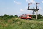 Die Ausfahrt von Lowrin ist relativ abenteuerlich. 57 0441 (zu sehen ist der Steuerwagenteil) verlässt mit einem Regio den Bahnhof auf der Fahrt von Nero nach Arad am 02.07.16.