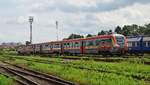 Nach seiner Fahrt von Medias wartet Triebzug 76-1454-8 im Abstellbereich des Bahnhofs Sibiu auf die nächste Reise. Aufnahme vom 29.07.2018.