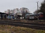 Mehrere Fahrzeuge, darunter die 0 60 1593-7 und die 78-0787-8 im Bahnbetriebswerk Pitesti am 13.02.2016.