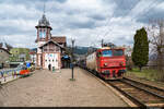 Am 13.04.2023 ist CFR Călători 40 0701 unterwegs mit dem IR 1830 von Galați nach Cluj Napoca und konnte hier bei der Einfahrt in die Station Vatra Dornei Băi, Rumänien