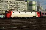 40-0800-9 bei der Einfahrt in denBahnhof Gara du Nord von Bukarest. Bild vom 20.11.15.