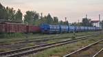 Abgestellte Güterwagen im Bahnhof Slobozia am späten Abend des 30.09.2017.