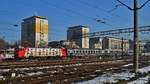 E-Lok 91-53-0-410148-7 schiebt am 24.01.2017 eine IR-Garnitur in den Bukarester Nordbahnhof.