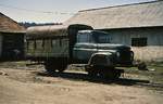 Dieses Fahrzeug Marke Eigenbau stand im Sommer 1992 im Waldbahnhof Comandau (Anmerkung: Die Bahnanlagen sind größtenteils zurückgebaut und auf Google Maps nicht mehr zu erkennen.