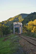 Diese Brücke steht etwa 10 Kilometer nördlich von der Station Salva.