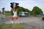 Rurtalbahn GmbH Rurtalbahn Regiosprinter 6.013.1 auf dem Bahn�bergang bei Tetz an der Strecke von J�lich nach Linnich/Rur. Lasse sich keiner von den Zielanzeigern teuschen, es geht noch nach Linnich, bevor er wieder zur�ck nach D�ren f�hrt. Sonntag den 9.5.2010