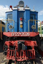 Die Elektrolokomotive ВЛ22-м-2026, ausgestellt im Eisenbahnmuseum am Rigaer Bahnhof von Moskau (Mai 2016)