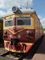 Der Triebzug ЭР-22.38 im Eisenbahnmuseum von Moskau Anfang Mai 2016