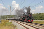 Die Dampflokomotive Л-2344 fährt mit einem Güterzug auf dem Testring in Schtscherbinka am 4.