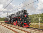 Die Dampflokomotive ЛB-0182 fährt auf dem Testring in Schtscherbinka am 27.