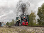 Die Dampflokomotive P36-0031 fährt auf dem Testring in Schtscherbinka am 9.