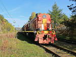 Blick auf den Sonderzug mit T3M2-7116 und ТЭМ18-794 am Baikalsee am 16. September 2017 bei km 79 (Ulanovo).