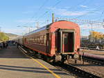 An den Zug No 44 war ein Schienenschmierwagen der auch mit Kameras für die Schienenkontrolle ausgerüstet angehangen, hier am 19.