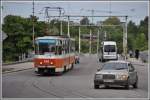 Die Autos sind auch in Russland mehrheitlich westlich, nur die Strassenbahn ist ausschliesslich tschechisch. CKD Tatra Wagen 408 der Linie 5 in Kaliningrad. (05.06.2012)