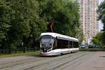 14.08.2017, Moskau (Москва), Straßenbahn des Typs 71-931М #31057 auf der Linie 25 erreicht die Endhaltestelle Ostankino