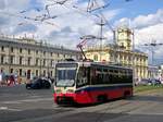 Russland: Straßenbahn / Tram Moskau: Ust-Katawer Waggonbaufabrik (UKWS) 71-619 (КТМ-19) der Straßenbahn Moskau, aufgenommen im Juli 2015 im Stadtgebiet von Moskau.