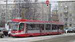 Straßenbahn-Triebzug UWKS 71-631-2 Nr. 5226 in St. Petersburg, 17.2.18