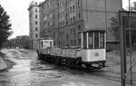Leningrad Tram__Güterzug hat das Betriebsgelände verlassen und beginnt die Fahrt durch Leningrad.__10-1977