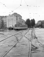 Leningrad Tram__LM-68M und Ein-Zungenweiche in Leningrad.__10-1977