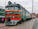Triebzug ЭР2-963 auf dem Freigelände des Russischen Eisenbahnmuseums in St. Petersburg, 4.11.2017