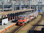 Triebzug ЭР9-578 in der Hafenstadt Wladiwostok am Japanischen Meer am 23.