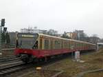S-Bahnlinie 8 nach S-Bahnhof Hohen Neuendorf am S-Bahnhof Bornholmer Stra�e.
 ...