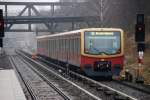 Berlin, 06.12.2009, S1 nach Oranienburg bei der Ausfahrt aus dem ...