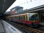 S-Bahnlinie 41 �ber Wedding,Westhafen und Beusselstra�e im S+U Bahnhof Gesundbrunnen.(06.12.2009)
 ...