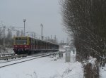 Eine S-Bahn der Baureihe 485 auf der S3 nach Erkner, ...