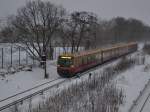 BR 481 bei Schnee zwischen S�dkreuz und Priesterweg.  ...