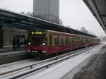 S-Bahnlinie 8 nach S-Bahnhof Gr�nau im S-Bahnhof Treptower Park.  ...