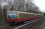 S-Bahnlinie 2 nach S-Bahnhof Bernau im S-Bahnhof Schichauweg.(5.4.2010)  ...