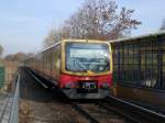 S-Bahnlinie 1 nach S-Bahnhof Oranienburg im S-Bahnhof Hermsdorf.(11.4.2010)  ...