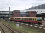 S-Bahnlinie 2 nach S-Bahnhof Buch im S+U Bahnhof Gesundbrunnen.(11.4.2010)  ...