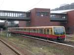 S-Bahnlinie 1 nach S-Bahnhof Waidmannslust im S+U Bahnhof Gesundbrunnen.(11.4.2010)  ...