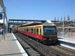 S-Bahn Berlin S-Bahnlinie 7 nach S-Bahnhof Ahrensfelde im S-Bahnhof Ostkreuz.(25.4.2010)