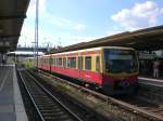 S-Bahn Berlin S-Bahnlinie 7 nach S-Bahnhof Ahrensfelde im S+U Bahnhof Warschauer Stra�e.(25.7.2010)