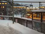 s-bahn-berlin-stationen Berlin Bahnhof Messe S�d. Manchmal finden sich sch�ne Perspektiven etwas abseits des Geschehens. Die abendliche Lichtstimmung mit dem warmen Kunstlicht ist an diesem Bahnhof besonders beeindruckend.