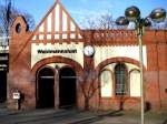 S-Bahnhof Waidmannslust, an der S-Bahn Linie S1, in der Abendsonne ...