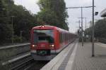 Triebwagen der BR 474 der S-Bahn Hamburg f�hrt am ...