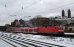 S-Bahn Rhein-Ruhr S8 nach M�nchengladbach gezogen von 143 913-2 unmittelbar vor der Abfahrt aus Wuppertal Steinbeck. 28.01.2010