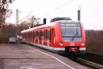 422 013-3 mit der S9 am Bf Essen Dellwig Ost.
5.2.2010 ...