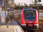 S-Bahn Rhein-Ruhr 422 012/512 ist noch einer der wenigen 422 die eine alte-neue Version der ZZA haben. Hier steht er mit einer Schwestereinheit(422 038/538 voraus) als S1/S7 nach Solingen Hbf in D�sseldorf-Zoo. 09.03.2010