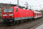 Die 143 292-1 zieht die S68 aus dem KDA nach ...