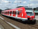 S-Bahn Rhein-Ruhr 422 049 der S-Bahn Rhein-Ruhr am 18.07.2010 in M�lheim (R) Hbf als Sonderleistung auf der S1 w�hrend des 'A 40 Stillleben'.