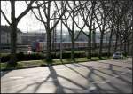 . Bahn hinter B�umen ...  Gisela, Matthias und Jonas Frey 24.05.2012